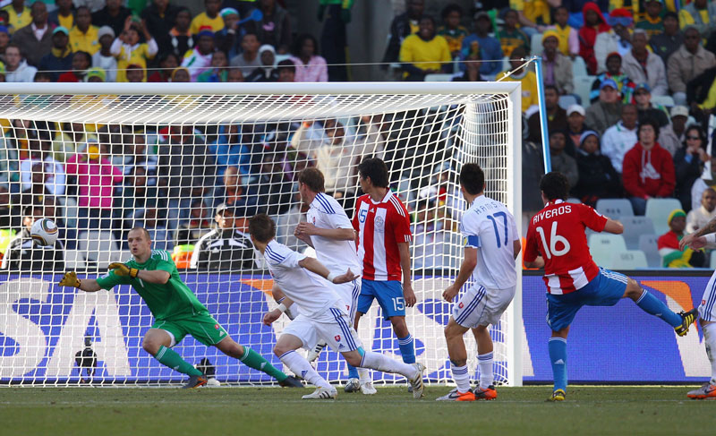 Cristian Riveros scores for Paraguay.